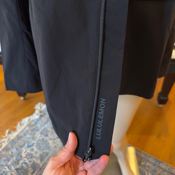 NWT Athletic Athleisure Minimalist RARE Lululemon Stretch Cargo Jacket - Picture 16 of 17